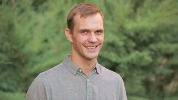 Young man smiling with yellow teeth. guy winks and nods — Αρχείο Βίντεο