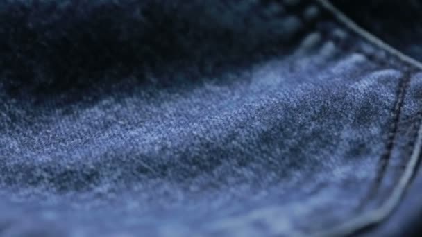 Niebieskie dżinsy tekstury. można użyć jako tło. zbliżenie z denimu — Wideo stockowe