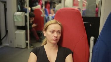 Kadın tren sürmek