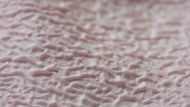 Textil rosa. Pastel rosa arrugado tela como fondo . — Vídeos de Stock