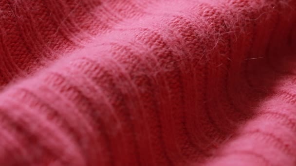 Roter Wollpullover mit Kammmuster. kann als Hintergrund verwendet werden. — Stockvideo