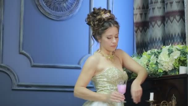 Mladý fotograf fotit nevěsta — Stock video
