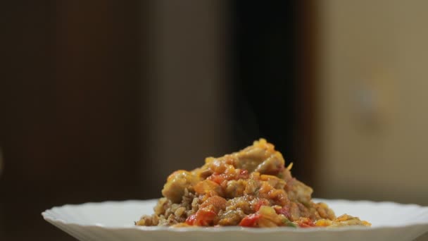 Χυλό φαγόπυρο με κρέας και λαχανικά — Αρχείο Βίντεο