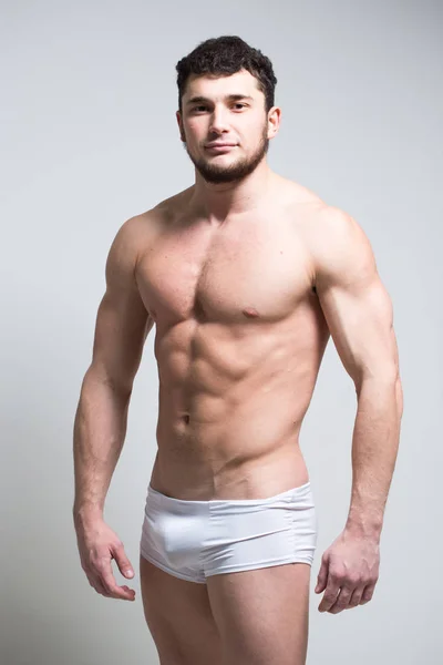 Sexy bardzo mięśni model mężczyzna w bieliźnie — Zdjęcie stockowe