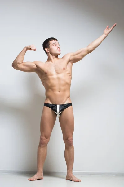 Sexy velmi svalnatý mužský model v prádle — Stock fotografie