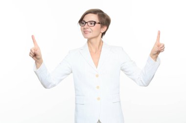 genç çekici işkadını dokunmatik düğmesine basarak.