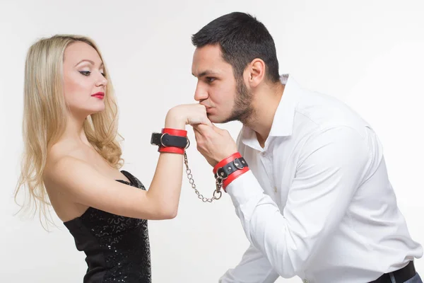 Elegant man and woman in handcuffs. couple in love — Stock Photo, Image