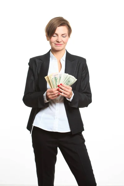 Kavkazská podnikatelka v černém obleku drží peníze — Stock fotografie