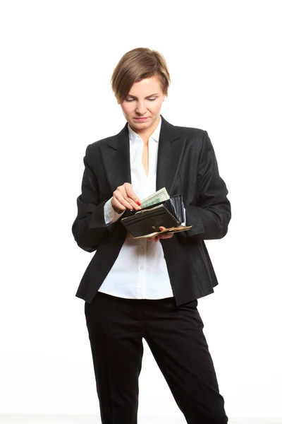 Mujer tomando dinero del bolso — Foto de Stock