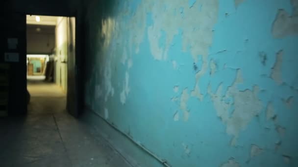 废弃建筑物的内部 — 图库视频影像