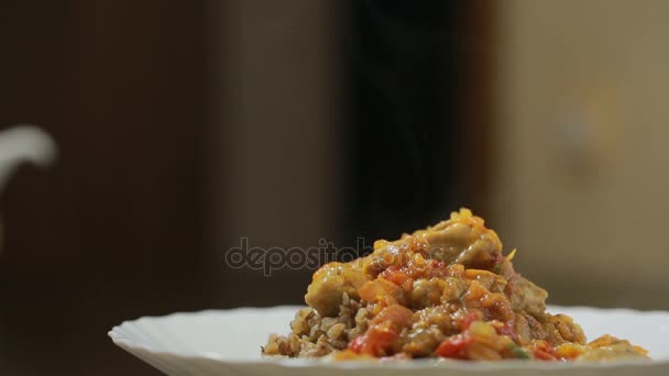 Buckwheat porridge with meat and vegetables — Stock Video