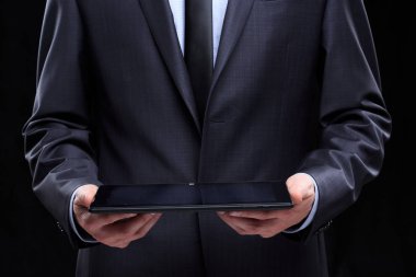 tablet ile iş adamı. metin tarafından hasat