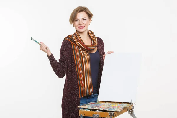 Artis wanita di tempat kerja. Terisolasi . — Stok Foto