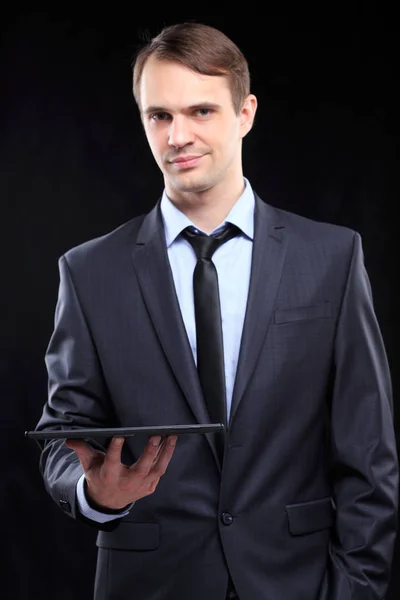 Obchodní muž s tabletem. sklízení pomocí textu — Stock fotografie