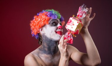 ürkütücü makyaj ve daha fazla şeker ile korkutucu palyaço