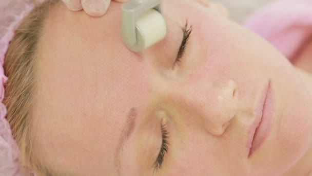 KIT terapia, rejuvenecimiento facial, rodillo — Vídeos de Stock