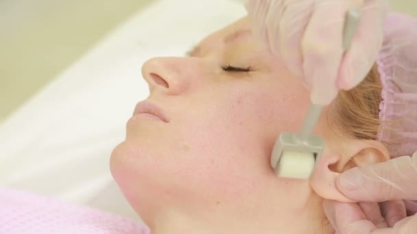 KIT therapy, facial rejuvenation, roller — Stock Video