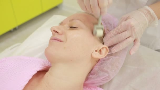 KIT thérapie, rajeunissement du visage, rouleau — Video