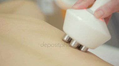 Donanım kozmetik. kadın güzellik salonunda yordam kaldırma rf elde.