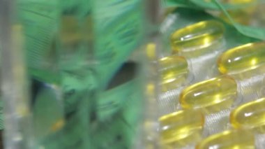 protein, bcaa, omega3 hap ahşap arka plan üzerinde. Spor beslenme kavramı
