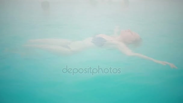 Geothermal spa. Woman relaxing in hot spring pool. — Stock Video