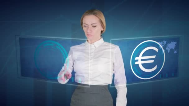 Деловая женщина делает финансовый анализ на сенсорных экранах. евро, индийская рупия — стоковое видео