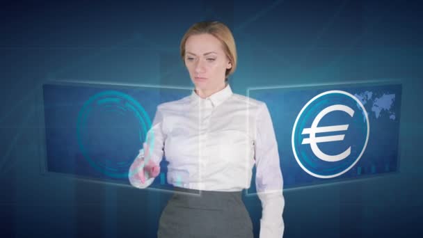 Obchodní žena dělá finanční analýzu na dotykových obrazovkách. Euro, Bitcoin — Stock video