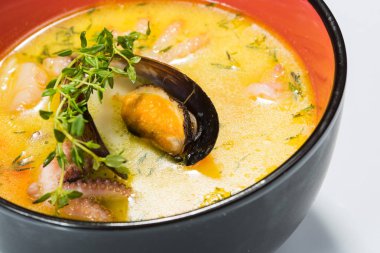 Deniz sıcak ve ekşi çorbası,