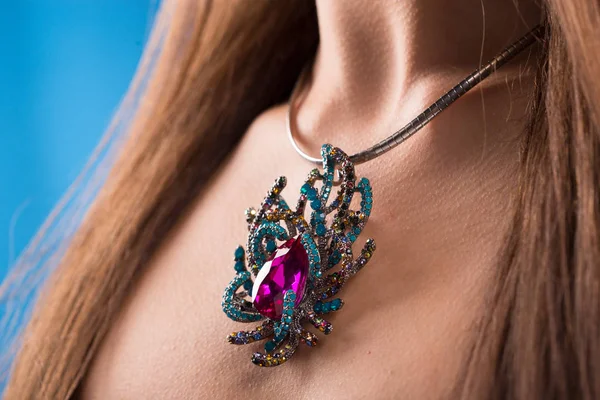 Necklace on the neck. ruby and emerald — Stock Photo, Image
