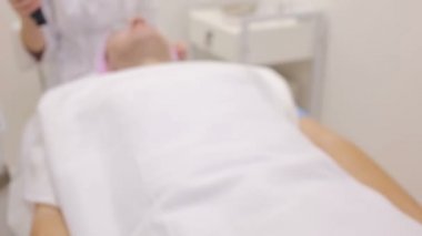 Profesyonel Şevval Özçelik Güzellik yüz peeling yapma. Yüz lazer peeling
