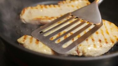 Fry biftek et. portre. bir tavada domuz