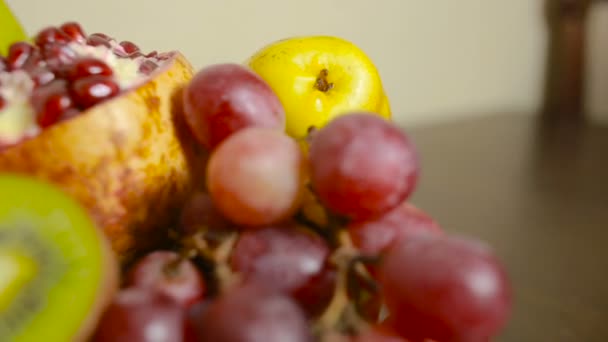 Close-up van fruit, concept van gezonde levensstijl, voeding. — Stockvideo