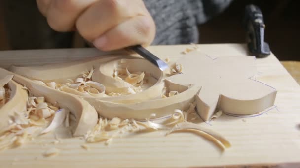 Ręka szlifowania drewniane elementy dekoracyjne, elementy dekoracyjne, — Wideo stockowe