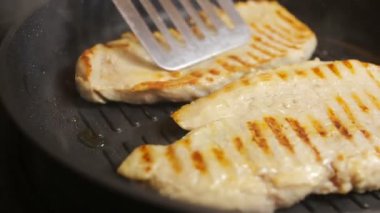 Fry biftek et. portre. bir tavada domuz