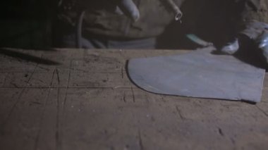 kıvılcımlar uçuşuyordu elektrik kaynak, portre.