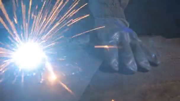 电气焊、 特写火花. — 图库视频影像