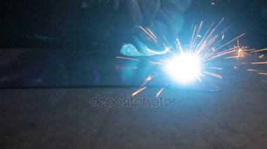 kıvılcımlar uçuşuyordu elektrik kaynak, portre.