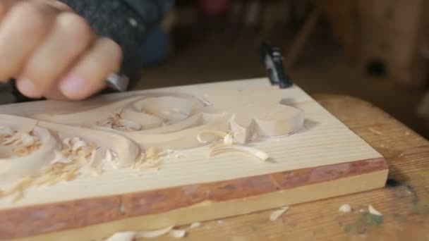 Lijado a mano artículos decorativos de madera, elementos decorativos , — Vídeo de stock