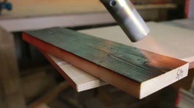 Gaz yakıcı ateşi yakma yönetim kurulu. sostarivayut ağacı. Wenge renk