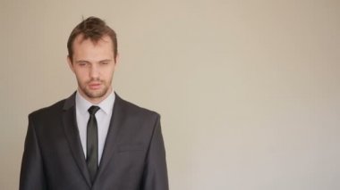 iş adamı hasta takım elbiseli. Evet.