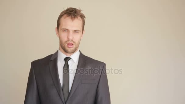 Businessman in a suit ill. talking on the phone. — Stock Video