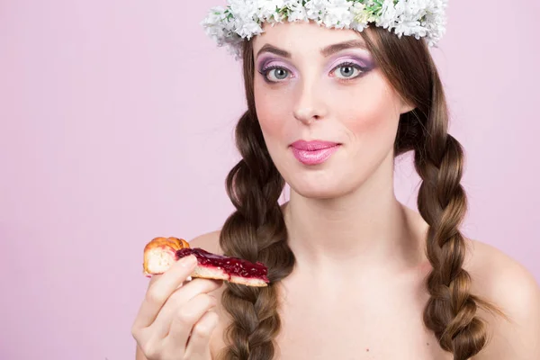 Young model with bright flowers on her head — Stock Photo, Image