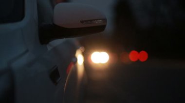 Gece arka plan arabalı City'de. Odak dışında