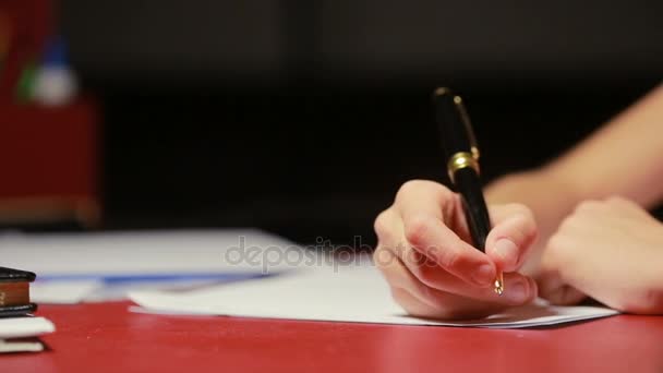 Childrens hand writes a pen on paper — Stock Video