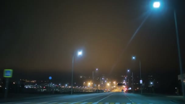 El movimiento del coche durante la noche auto intercambio . — Vídeos de Stock