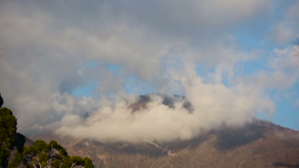 Clouds on the tops of mountains. Cloud formation. Time-lapse — Stock Video
