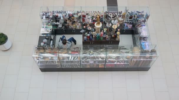 Souvenir shop in the supermarket. Hookahs, view from above — Stock Video