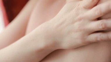 Koltuk altları, kadınlarda, tıraşsız kadın koltukaltı saç büyüme