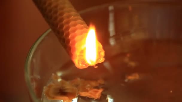 Divination with candle. woman pouring wax into the water. Divination with candle. Woman pouring wax into the water. Melt the wax over the candle flame — Stock Video