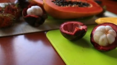 Egzotik tropik meyve masada. Tay meyve. yakın çekim